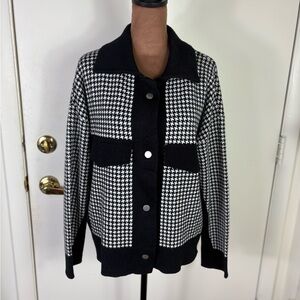 Oliver O by ESCIO women Sz M Black White Houndstooth buttoned cardigan sweater
